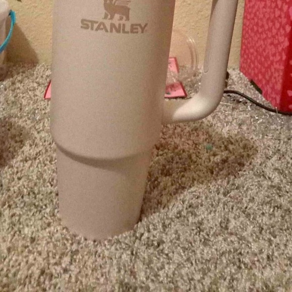 Stanley cup - Picture 3 of 5